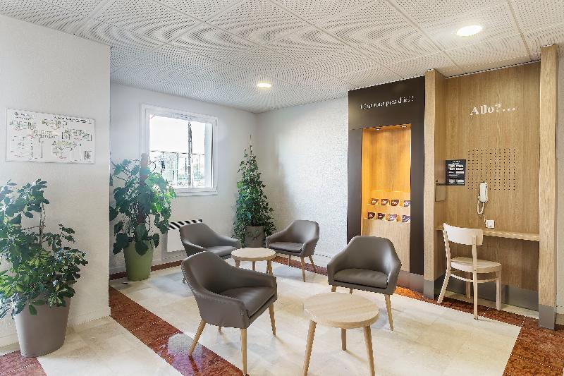 B&B HOTEL Lyon Grand Stade Meyzieu - Lobi