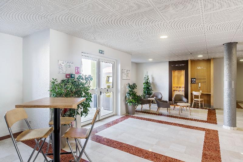 B&B HOTEL Lyon Grand Stade Meyzieu - Lobi