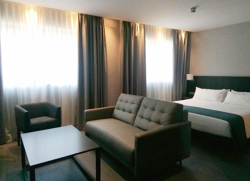 HG City Suites Barcelona - Oda