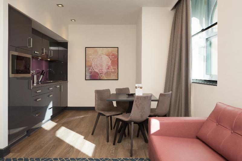 Roomzzz Manchester Victoria - Oda