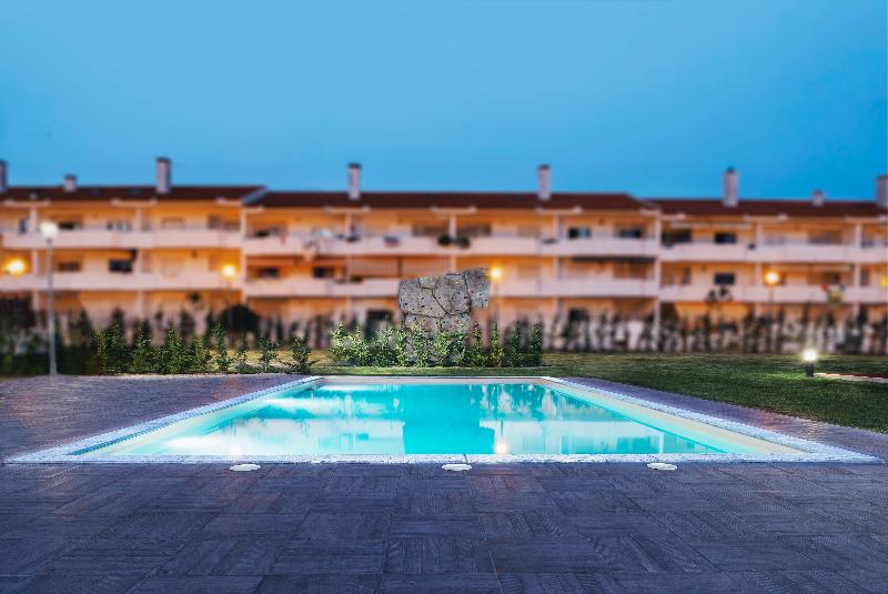 Ride Surf Resort & SPA - Havuz