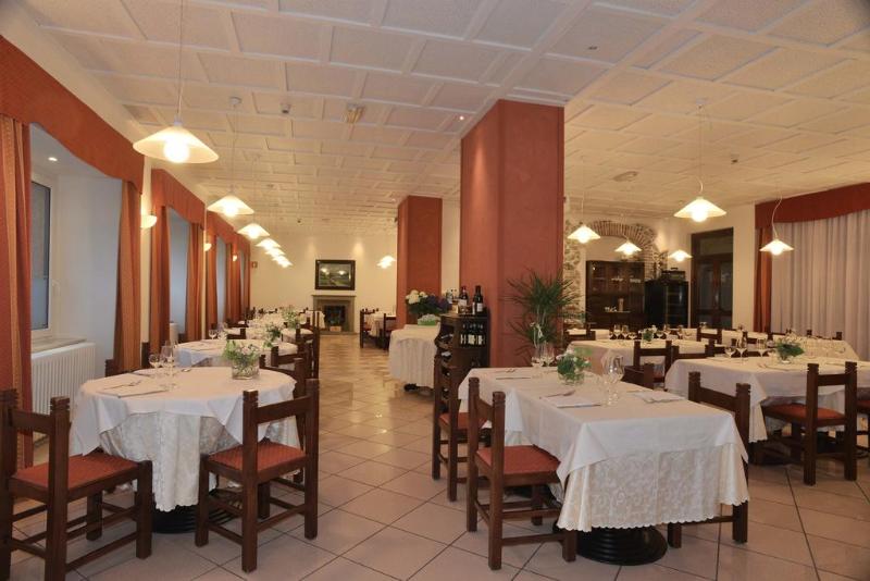 BES Hotel Papa San Pellegrino Terme - Restoran