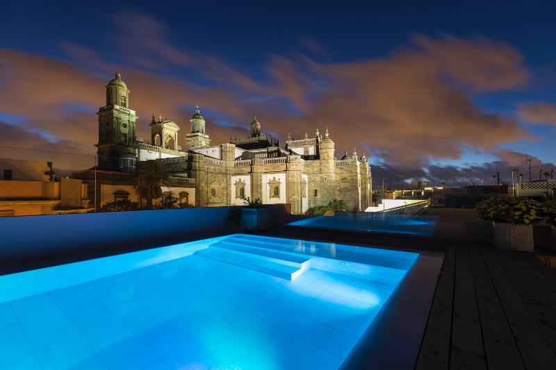 VEINTIUNO Emblematic Hotels by Airnest - Havuz