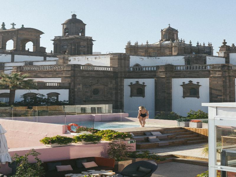 VEINTIUNO Emblematic Hotels by Airnest - Havuz
