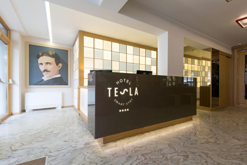 Hotel Tesla Smart Stay - Lobi