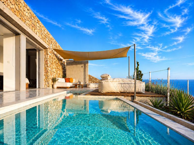 Santorini Heights - Genel