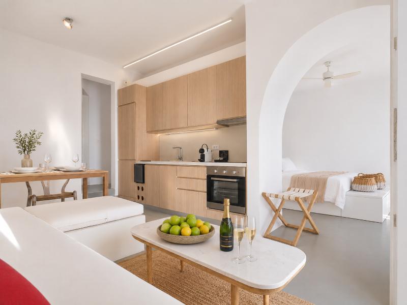 Santorini Heights - Genel