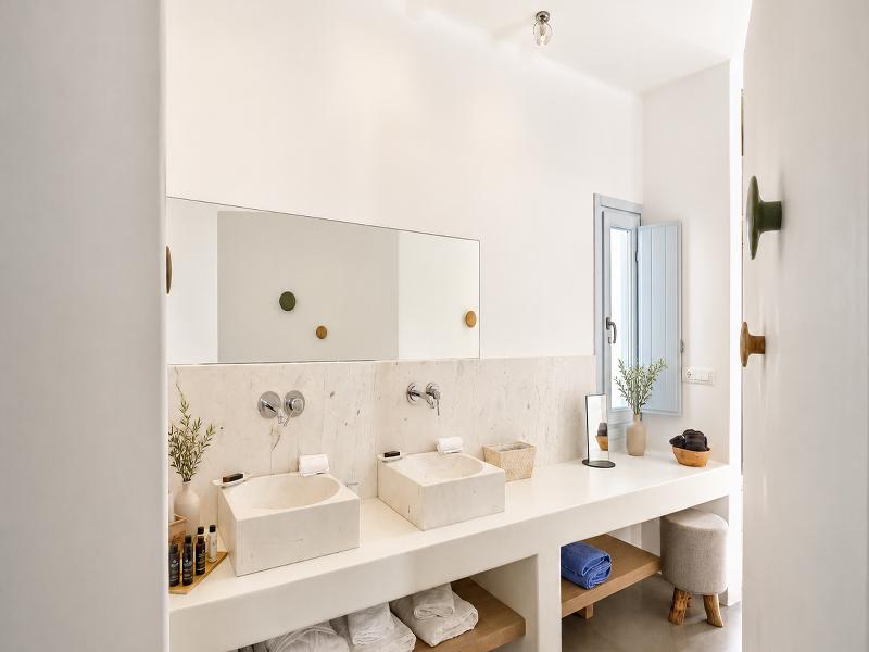 Santorini Heights - Genel