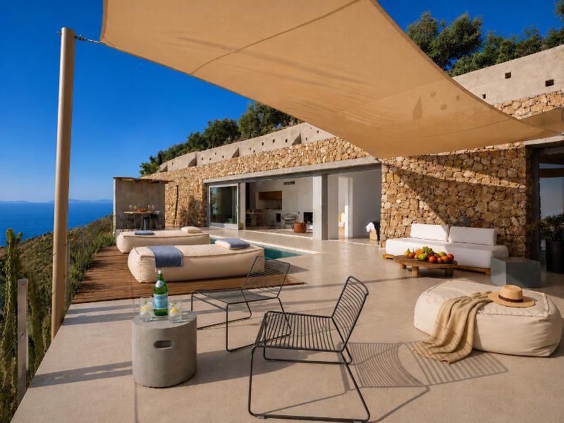 Santorini Heights - Genel