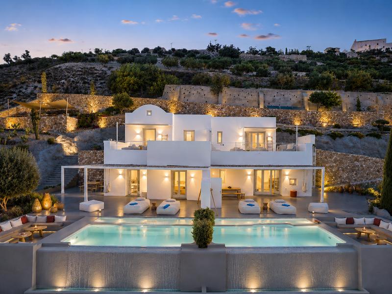 Santorini Heights - Genel