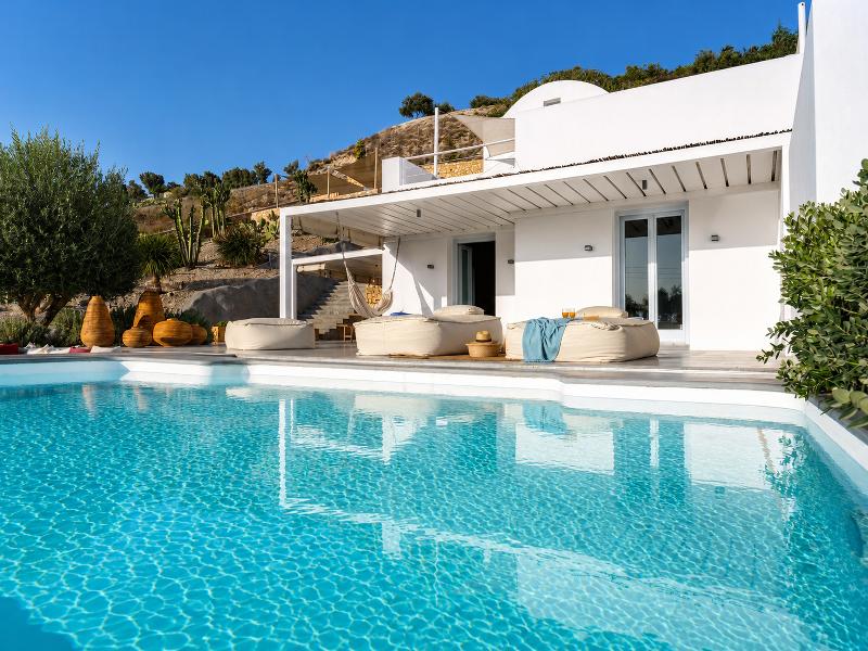 Santorini Heights - Genel