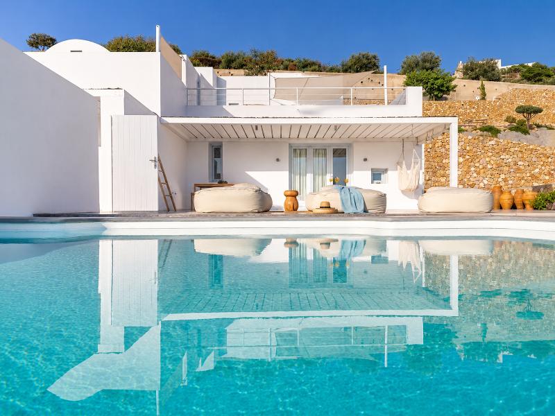 Santorini Heights - Genel