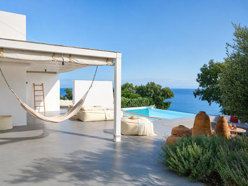 Santorini Heights - Oda