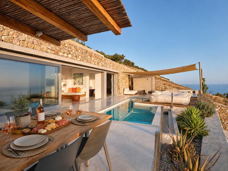 Santorini Heights - Oda