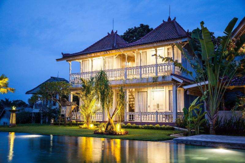 B Saya Villa and Restaurant - Genel