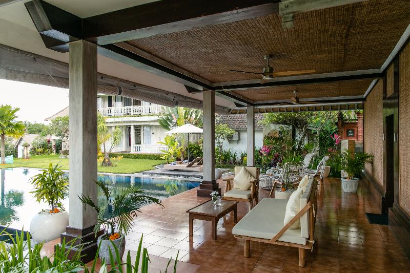 B Saya Villa and Restaurant - Havuz