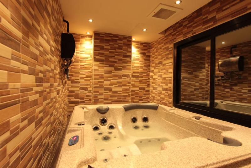 Platinum Suites Hotel Apartments - Aktivite