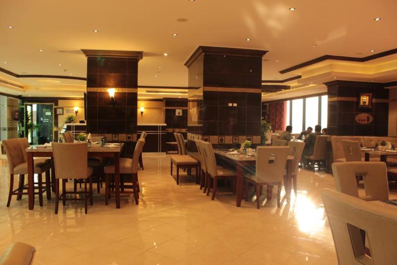 Platinum Suites Hotel Apartments - Restoran