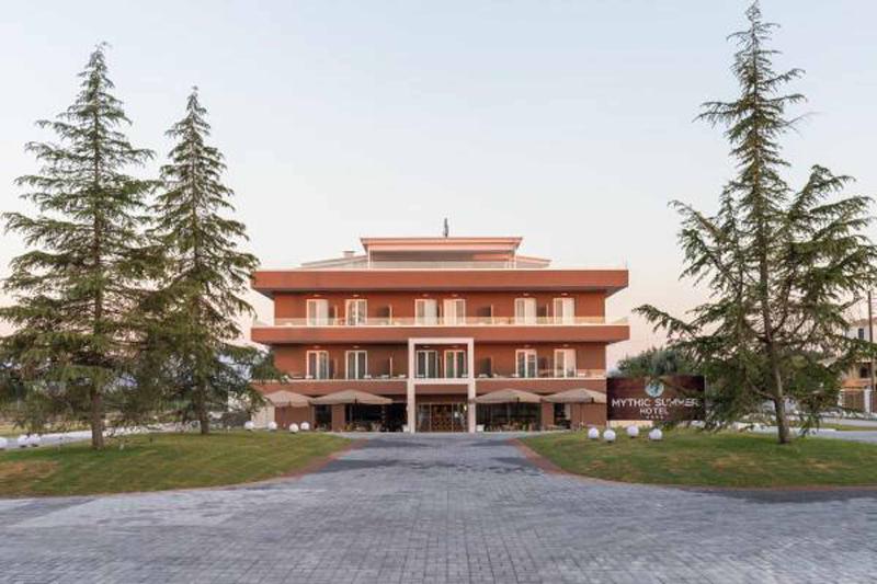 Mythic Summer Hotel - Genel