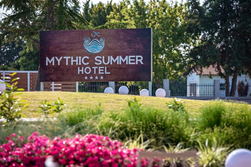 Mythic Summer Hotel - Genel