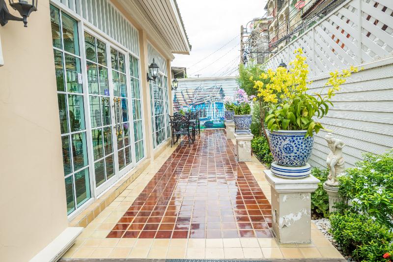 The Orchid House 153 - Genel