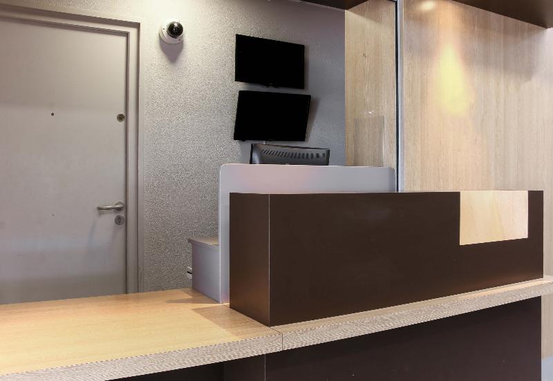 B&B HOTEL FREJUS Roquebrune - Lobi