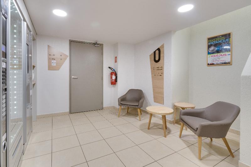 B&B HOTEL Frejus Pujet Sur Argens 3 étoiles - Lobi