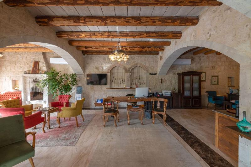 Hera Cave Suites - Lobi