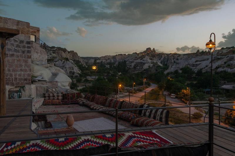 Hera Cave Suites - Teras