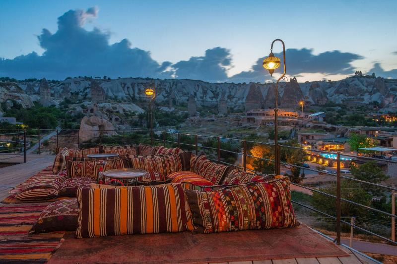 Hera Cave Suites - Teras