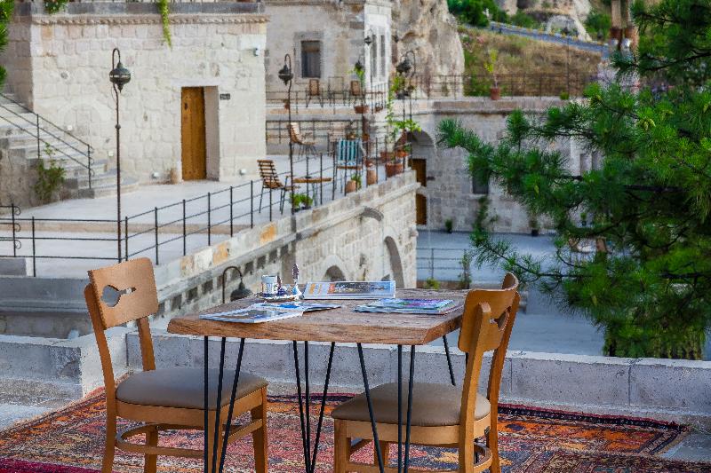 Hera Cave Suites - Teras