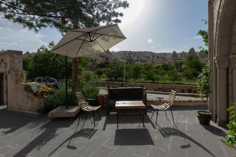 Hera Cave Suites - Teras