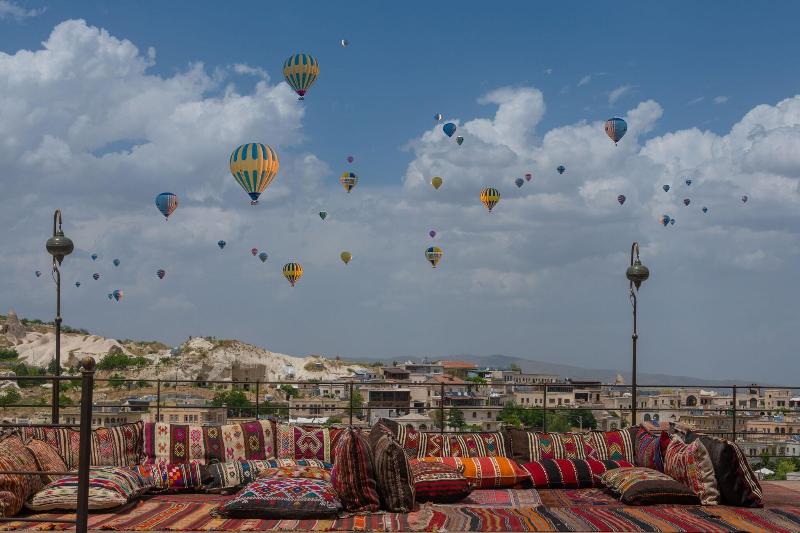 Hera Cave Suites - Teras