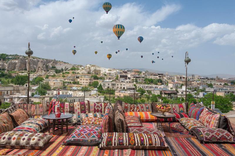 Hera Cave Suites - Teras