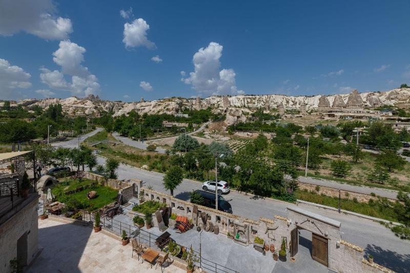 Hera Cave Suites - Teras