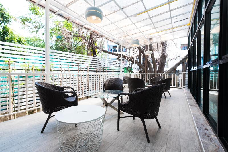 P Plus Hotel Pattaya - Lobi