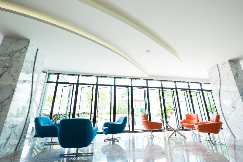 P Plus Hotel Pattaya - Lobi