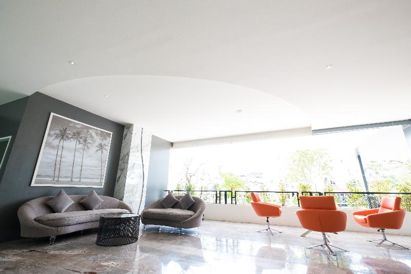 P Plus Hotel Pattaya - Lobi