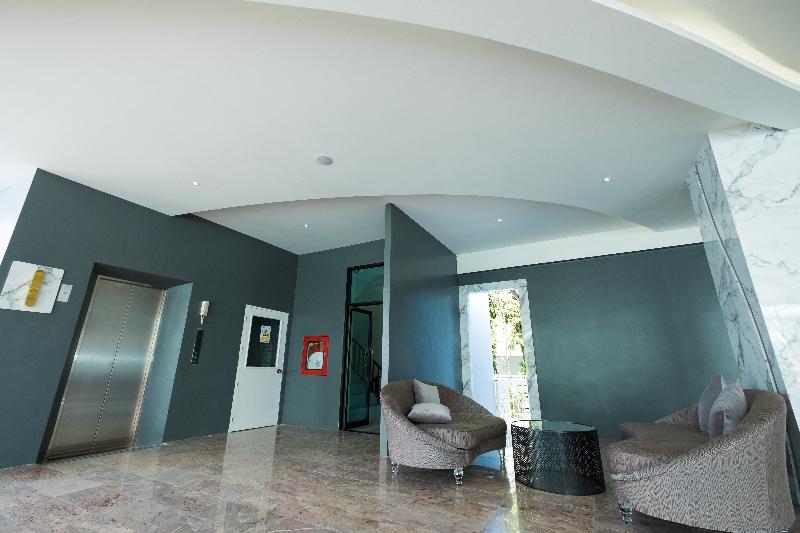 P Plus Hotel Pattaya - Lobi