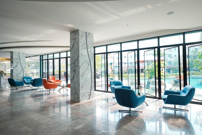 P Plus Hotel Pattaya - Lobi