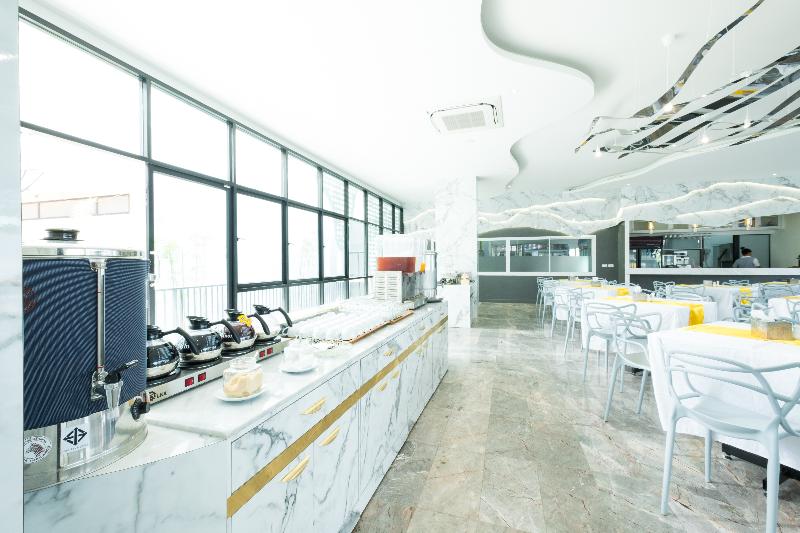 P Plus Hotel Pattaya - Restoran