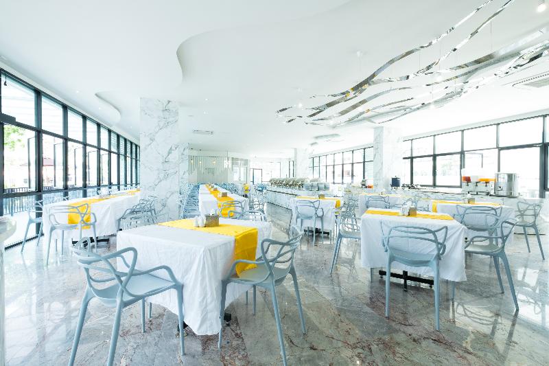 P Plus Hotel Pattaya - Restoran