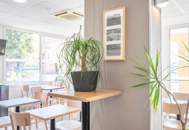 B&B HOTEL MARTIGUES Port de Bouc - Restoran