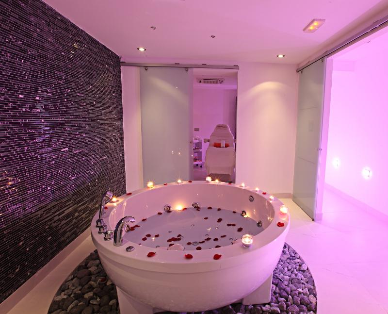 The Dome Beach Hotel & Resort - Aktivite