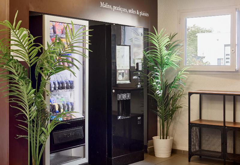 B&B HOTEL MONTLHERY - Lobi