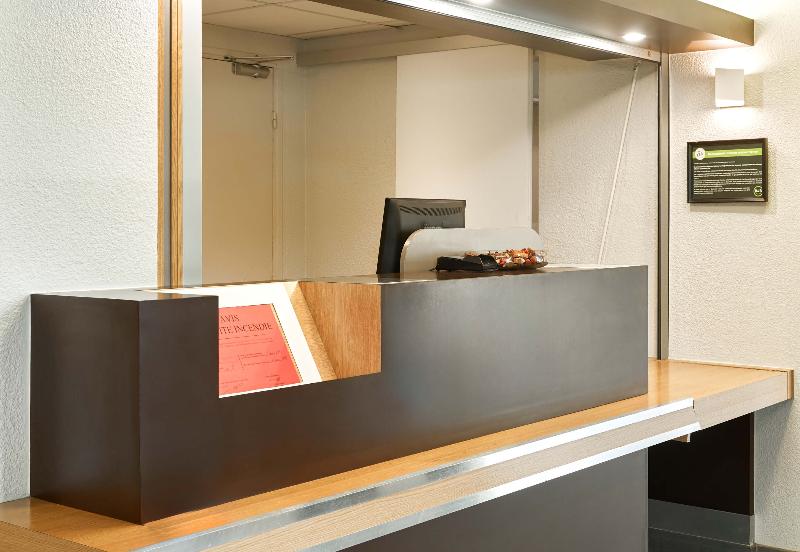 B&B HOTEL MONTLHERY - Lobi