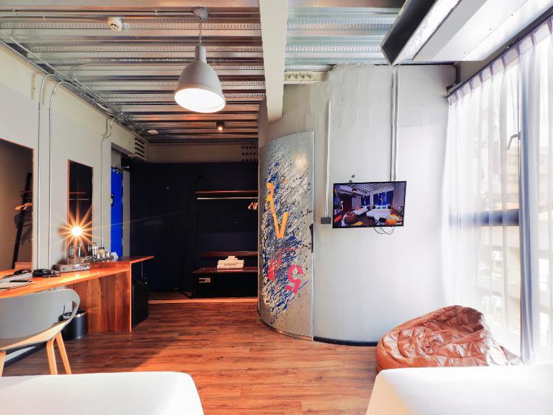 Mestyle Garage Hotel Bangkok - Oda