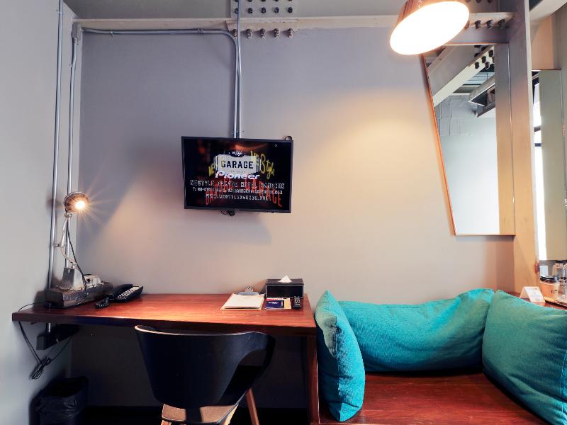 Mestyle Garage Hotel Bangkok - Oda
