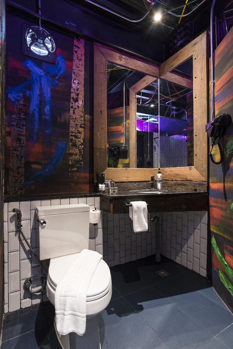 Mestyle Garage Hotel Bangkok - Oda