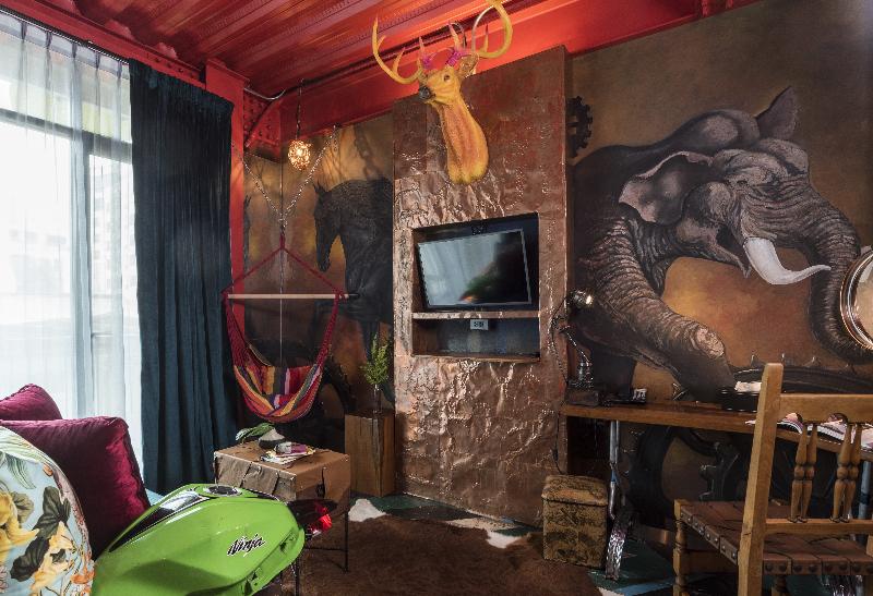 Mestyle Garage Hotel Bangkok - Oda